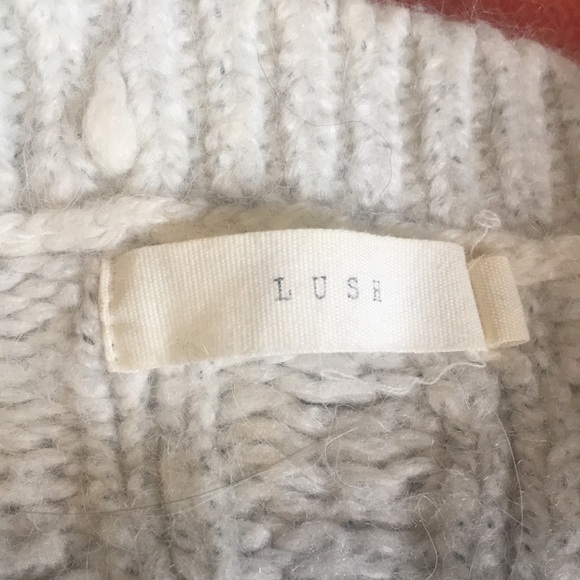Lush sweater oatmeal size large - Picture 2 of 3